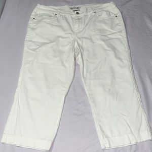 New York and company white Capri jeans